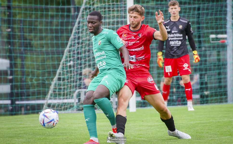 2022 Ettan Friendly | FC Trollhattan v Ljunskile SK | Rakt Upp I Krysset | Kees Sims